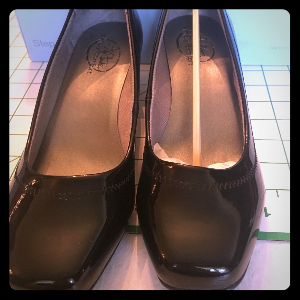 NIB Life Stride Simply Comfort Black Patent Wedge